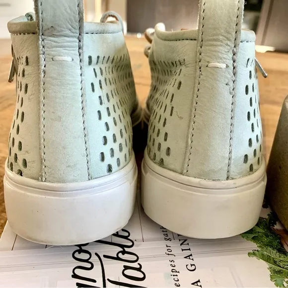 Blackstone Women's PL88  Mint Sneaker Size 38 Us 8