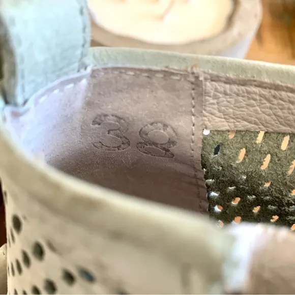 Blackstone Women's PL88  Mint Sneaker Size 38 Us 8