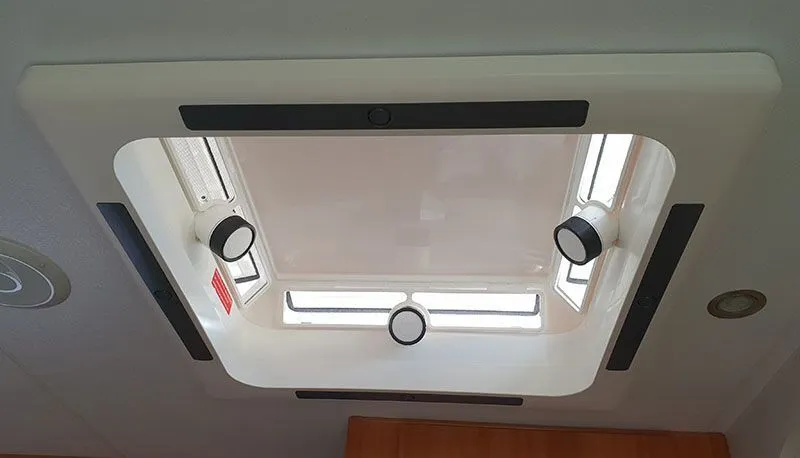 Camec 4 Seasons Evolution Roof Hatch 660mm