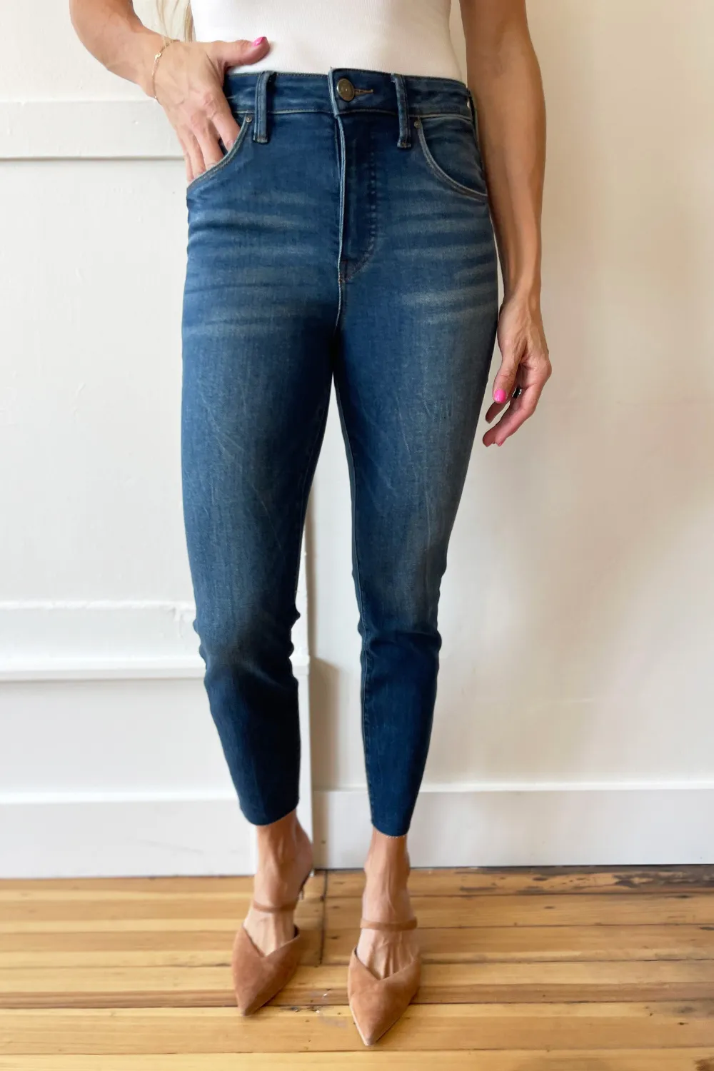 Charlize HR Cigarette Leg Raw Hem