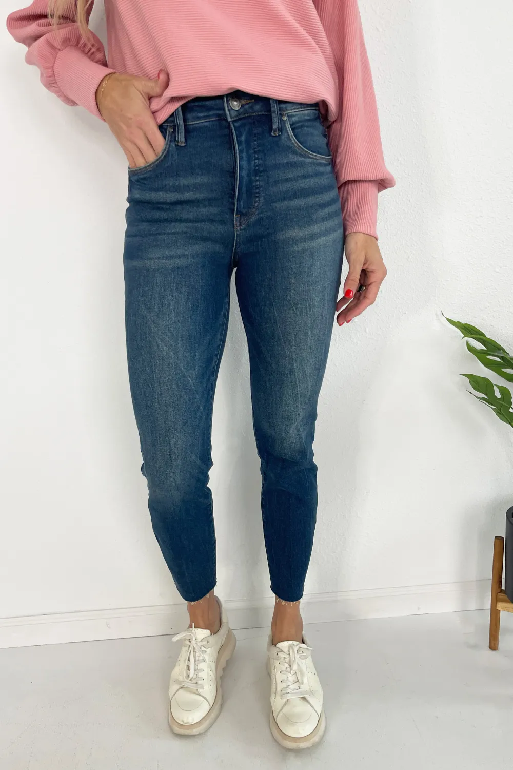 Charlize HR Cigarette Leg Raw Hem