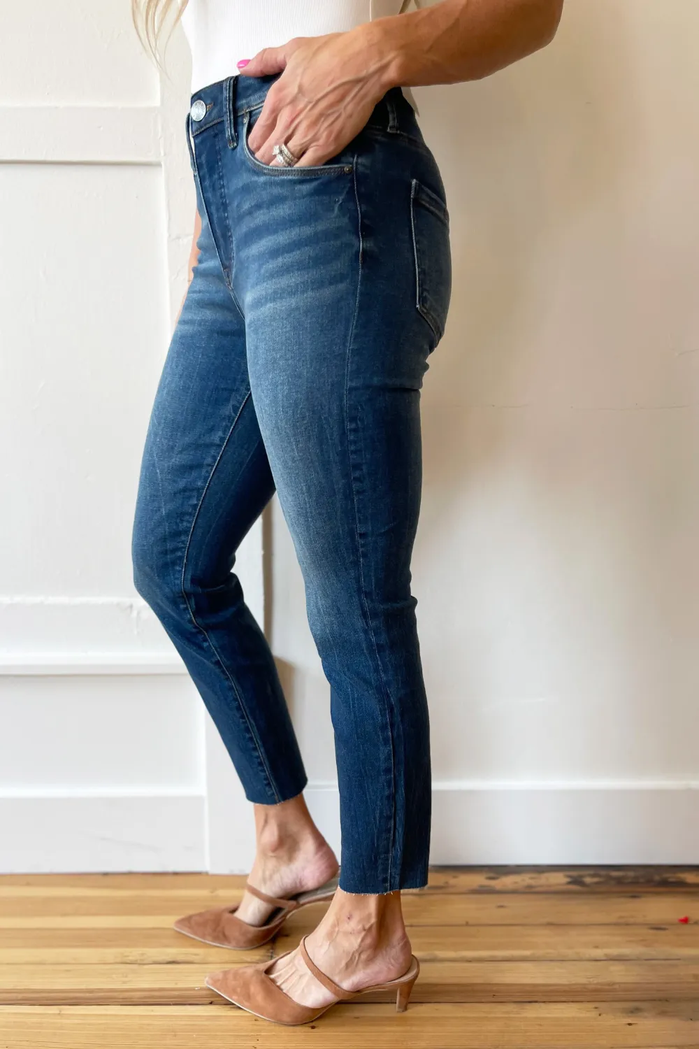 Charlize HR Cigarette Leg Raw Hem