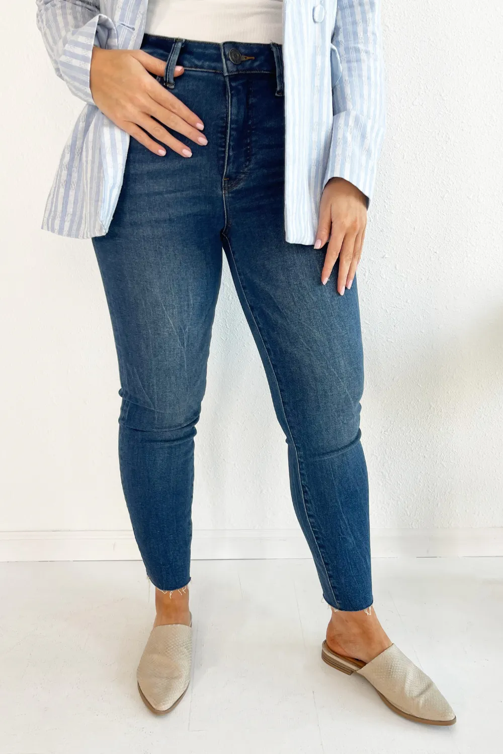 Charlize HR Cigarette Leg Raw Hem