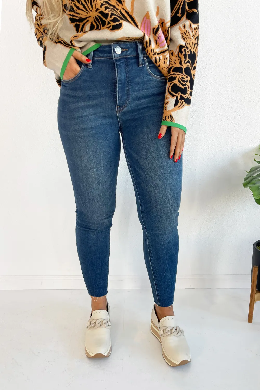Charlize HR Cigarette Leg Raw Hem