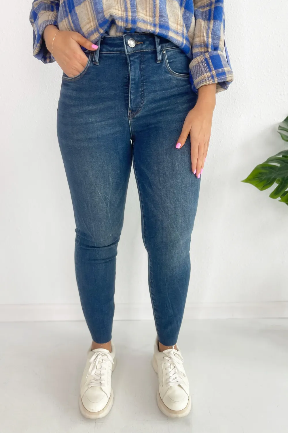 Charlize HR Cigarette Leg Raw Hem