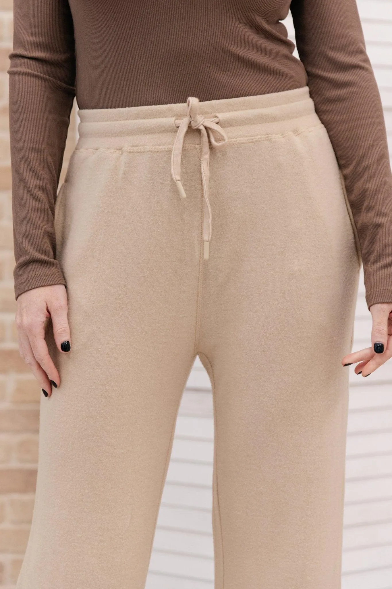 Hazel Blues® | Wide Legged & Cozy Sweatpants in Sand