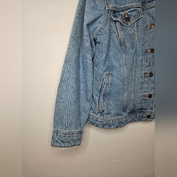 Levis Original Trucker Jacket Light Wash Divided Blue NWT  XL