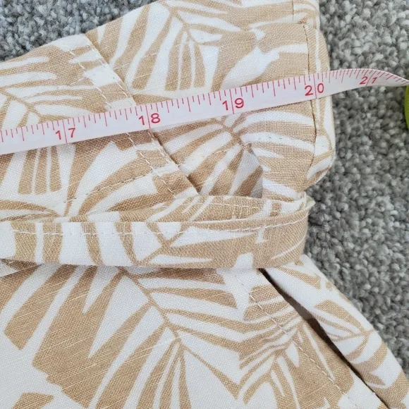 LOFT printed cinched front tie high waist shorts, 40&quot;, beige/ white