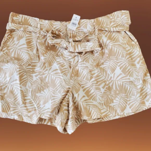 LOFT printed cinched front tie high waist shorts, 40&quot;, beige/ white