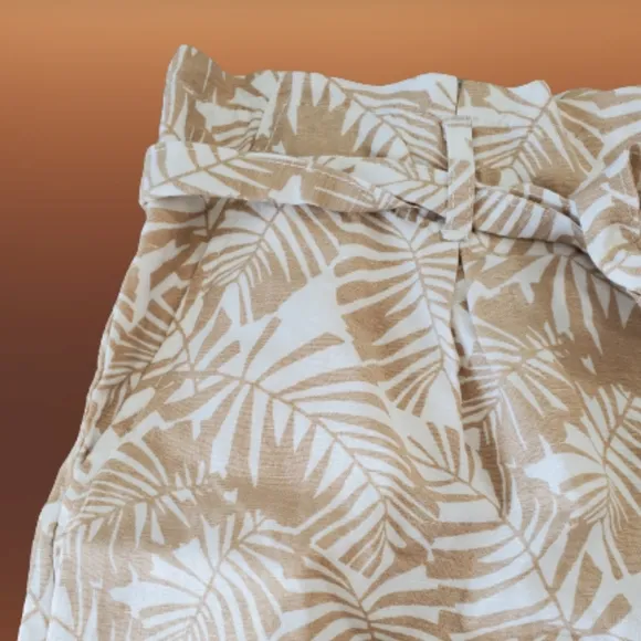 LOFT printed cinched front tie high waist shorts, 40&quot;, beige/ white