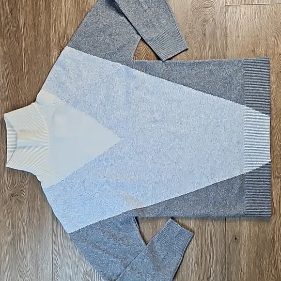 NWT Express Grey &amp; Cream Color Block Oversized Mock Neck Pullover Sweater