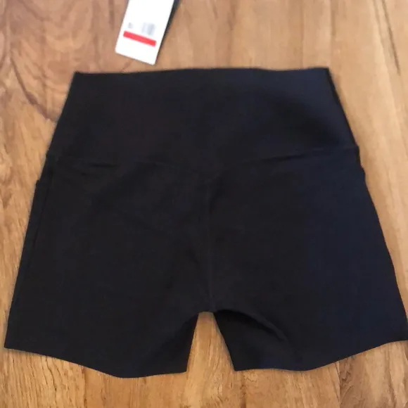 NWT Nike Universa High-Rise Biker Shorts