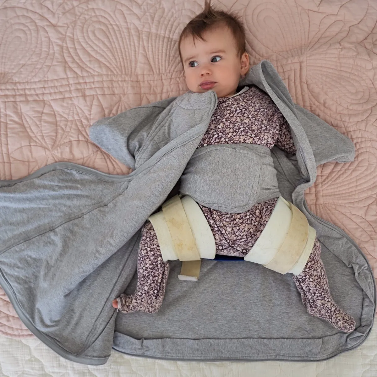 Sleepy Hugs Extra-Wide Sack 'Warm' - Cool Grey (Winter)