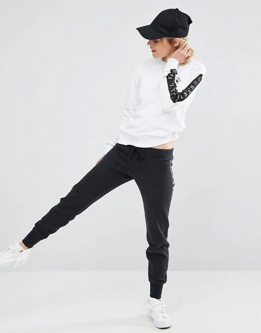 Sweatshirt mit Ziersaum