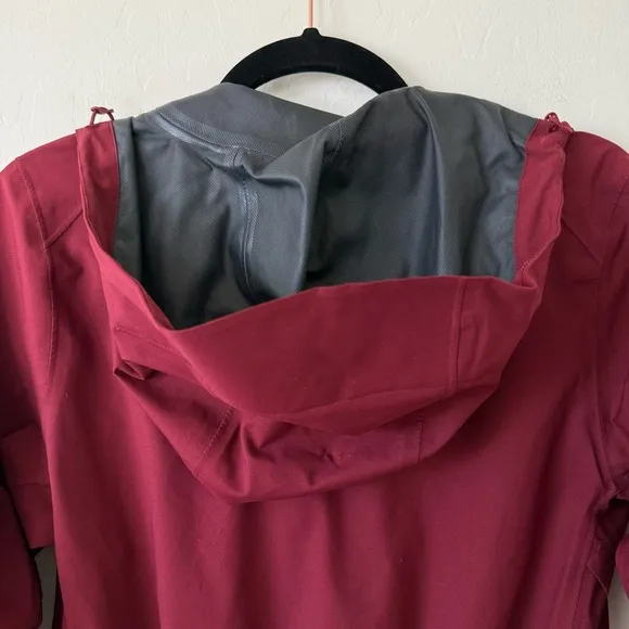 Uniqlo Cranberry Red Waterproof Long Line Hooded Windbreaker Extra Small