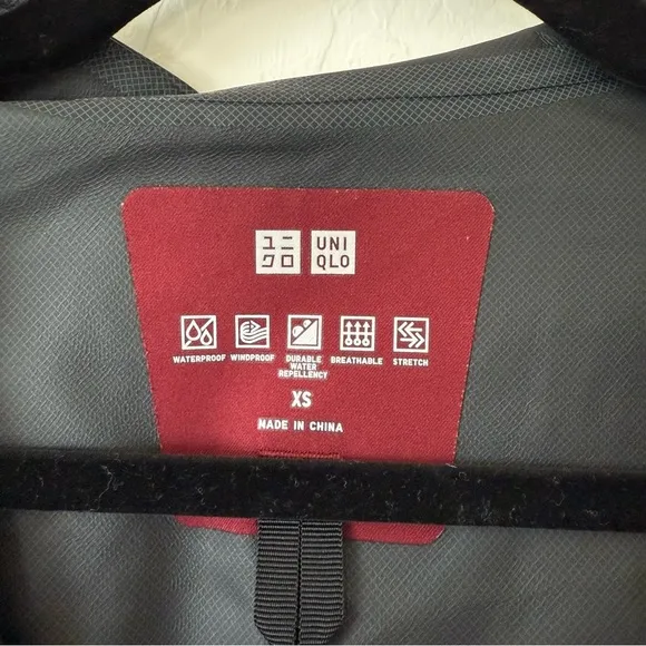Uniqlo Cranberry Red Waterproof Long Line Hooded Windbreaker Extra Small