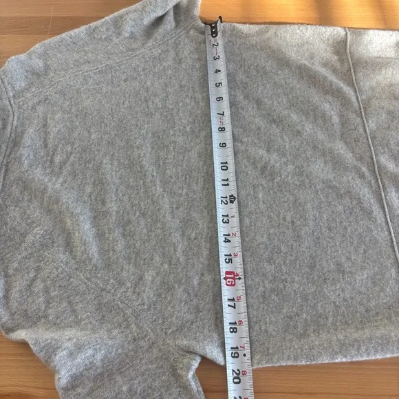 Vince. Women’s Small Gray Cashmere Cowl Neck Pullover Sweatshirt Sweater