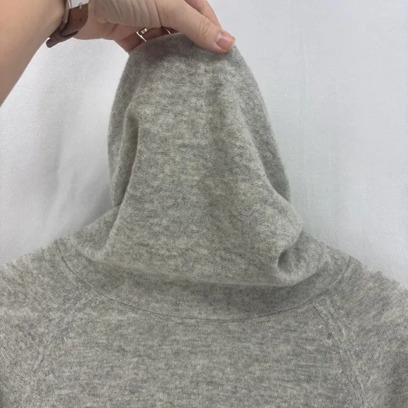 Vince. Women’s Small Gray Cashmere Cowl Neck Pullover Sweatshirt Sweater