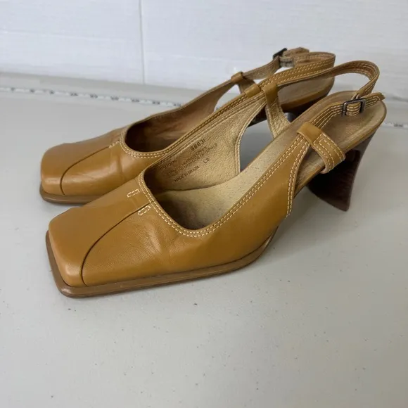 Vintage Hush Puppies Light Tan Y2K 90s Square Toed Sling Back Heels Size 8