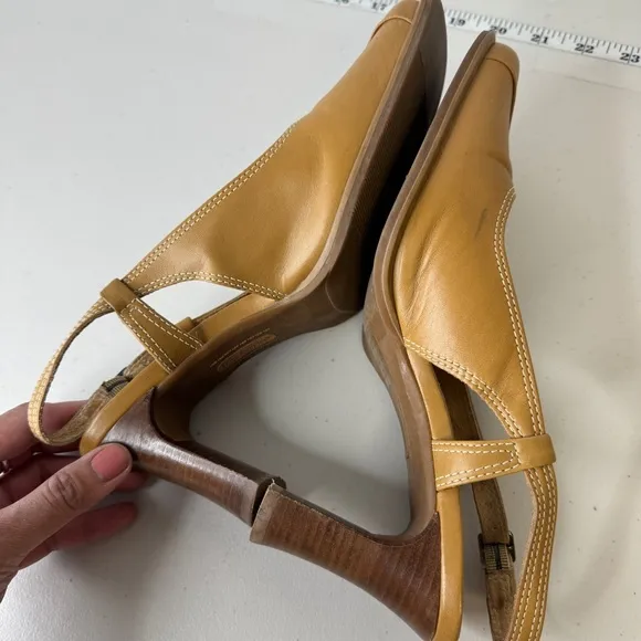 Vintage Hush Puppies Light Tan Y2K 90s Square Toed Sling Back Heels Size 8