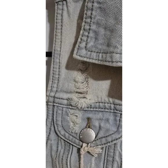 WOMEN'S SMALL DENIM TRUCKER VEST DISTRESSED BUTTON SLEEVELESS Y2K by ENCORE NWT
